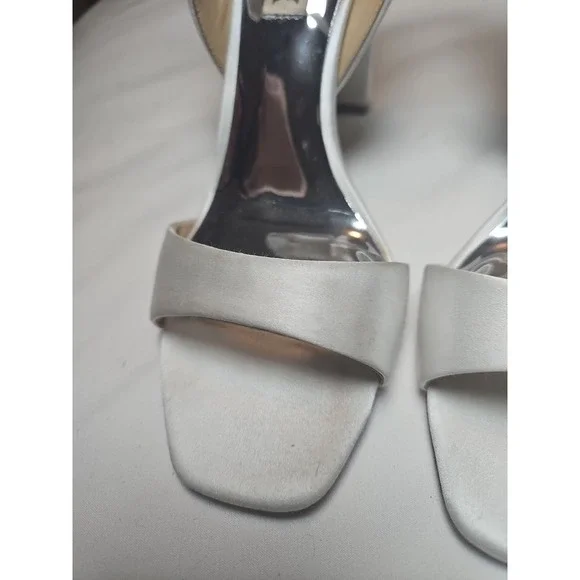 Badgley Mischka Kim Heeled Sandal Soft White Satin Women's 6.5 Wedding Prom Nice - Picture 3 of 10